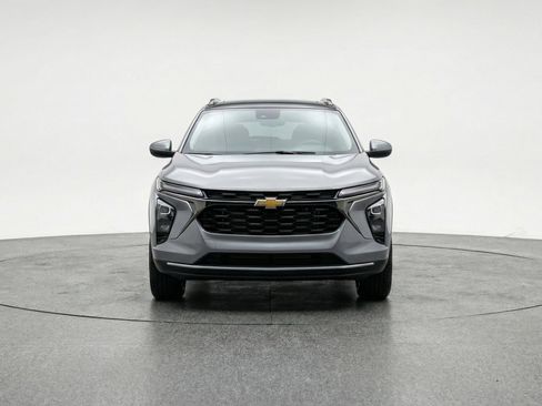 Used 2025 Chevrolet Trax LT w/ LT Convenience Package FWD image 2