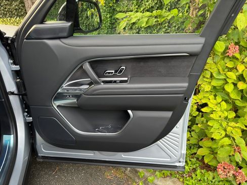 New 2025 Land Rover Range Rover SE image 21