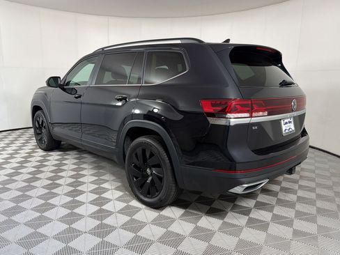 Used 2026 Volkswagen Atlas SE w/ Black Wheel Package FWD image 3