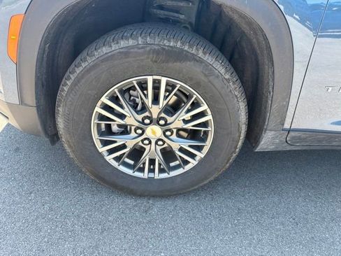 Certified 2025 Chevrolet Traverse LT FWD image 6