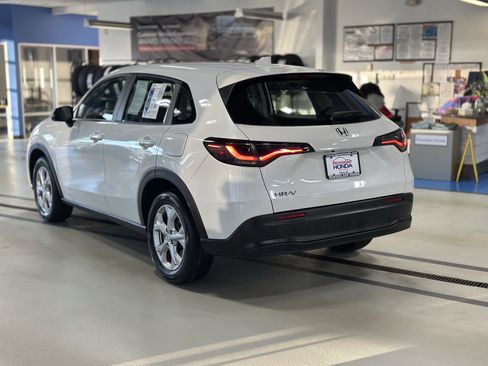 Used 2023 Honda HR-V LX image 7