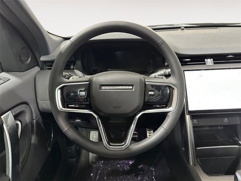 New 2025 Land Rover Discovery Sport Dynamic SE image 12
