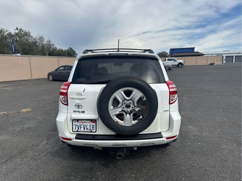 Used 2011 Toyota RAV4 4WD w/ Upgrade Value Pkg image 6