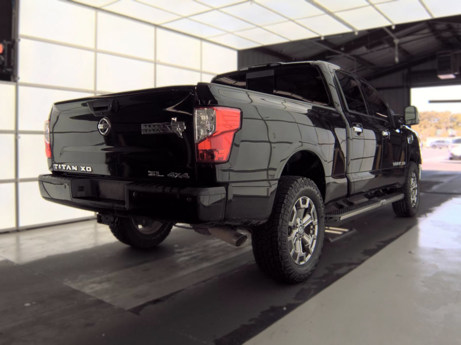 Used 2018 Nissan Titan SL w/ Texas Titan Edition AWD/4WD image 4
