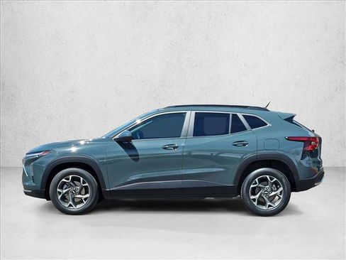Used 2025 Chevrolet Trax LT w/ Driver Confidence Package FWD image 5