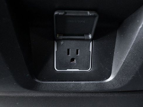 Used 2024 GMC Yukon SLT w/ SLT Premium Package image 33