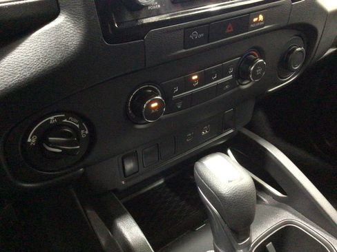 Used 2024 Nissan Frontier SV image 15
