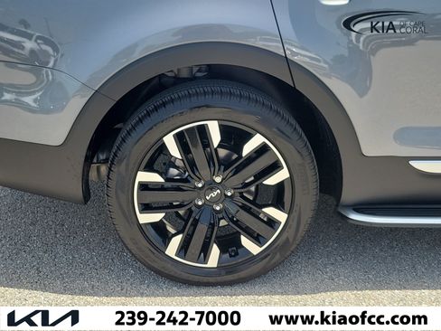 Certified 2025 Kia Telluride SX w/ SX Captain's Chair Package FWD image 9