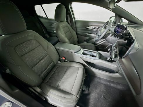 Used 2025 Chevrolet Equinox EV LT w/ Comfort Package image 31