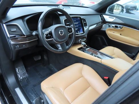 Used 2018 Volvo XC90 T6 Momentum w/ Convenience Package image 5