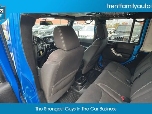 Used 2015 Jeep Wrangler Unlimited Rubicon w/ Connectivity Group image 36