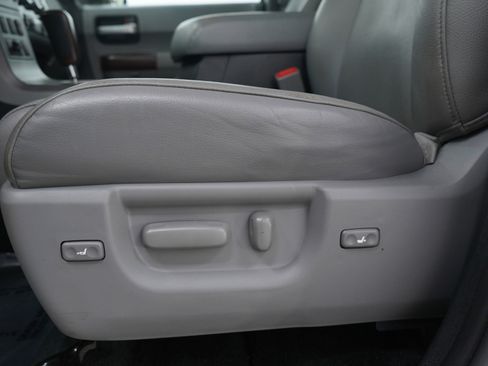 Used 2015 Toyota Sequoia Platinum image 32