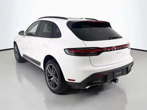 Certified 2025 Porsche Macan image 3