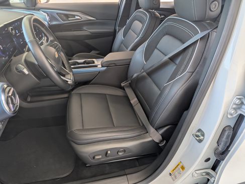 Used 2025 Chevrolet Equinox EV LT w/ Convenience Package II FWD image 16
