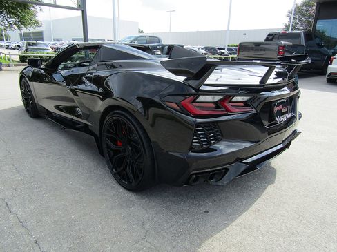Used 2024 Chevrolet Corvette Stingray Premium Conv w/ Z51 Performance Package RWD image 7
