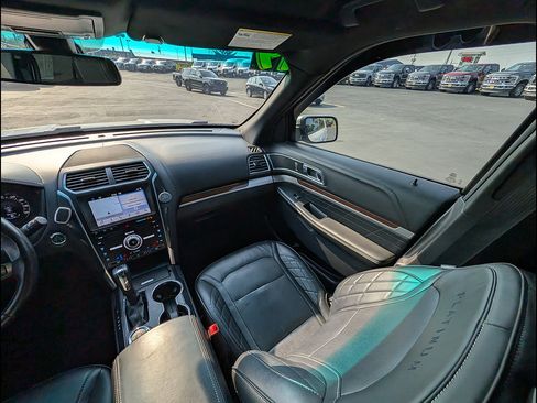 Certified 2019 Ford Explorer Platinum AWD/4WD image 16