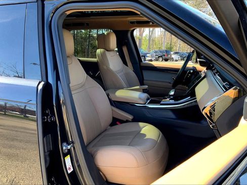 Used 2024 Land Rover Range Rover Sport SE image 8