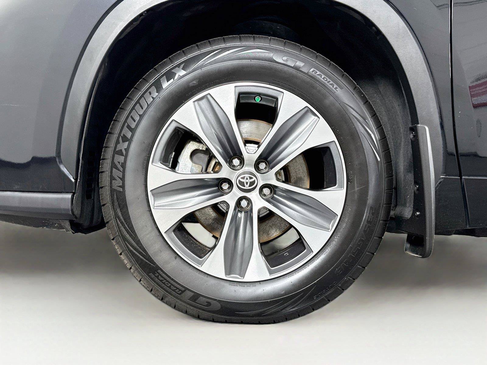 Used 2022 Toyota Highlander XLE AWD/4WD image 45