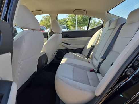 Used 2025 Nissan Altima 2.5 SV FWD image 13