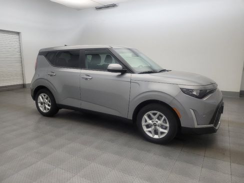 Used 2025 Kia Soul LX FWD image 11