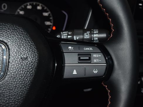Used 2025 Honda Pilot TrailSport image 10