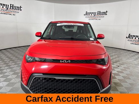 Used 2024 Kia Soul LX w/ Option Group 015 FWD image 3