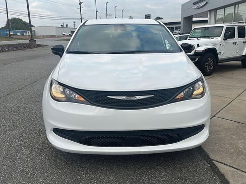 New 2026 Chrysler Voyager LX image 2