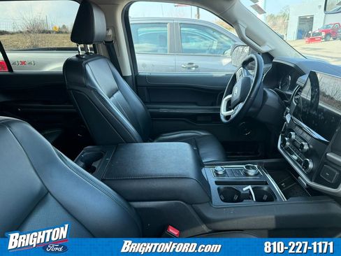 Used 2023 Ford Expedition XLT image 8