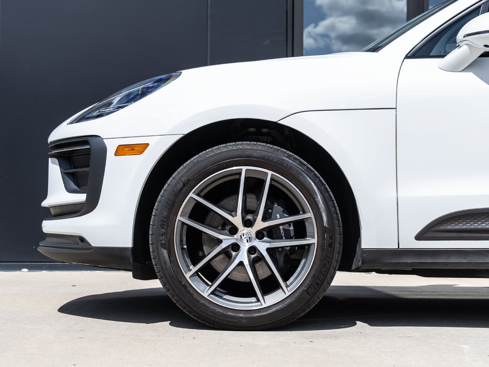 Certified 2024 Porsche Macan AWD/4WD image 13