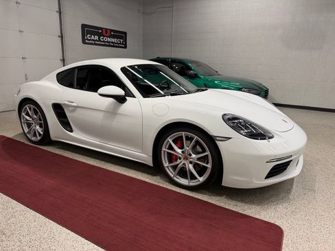 Used 2019 Porsche 718 Cayman S RWD image 12