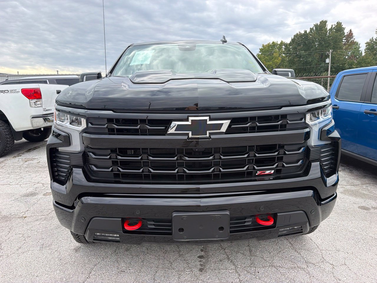 Used 2026 Chevrolet Silverado 1500 LT Trail Boss w/ LT Trail Boss Premium Package AWD/4WD image 2