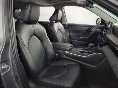 Used 2026 Toyota Highlander XLE AWD/4WD image 12