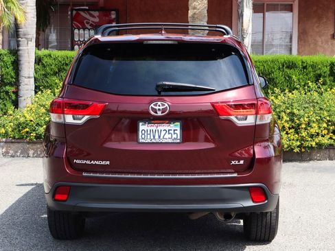 Used 2019 Toyota Highlander XLE image 7