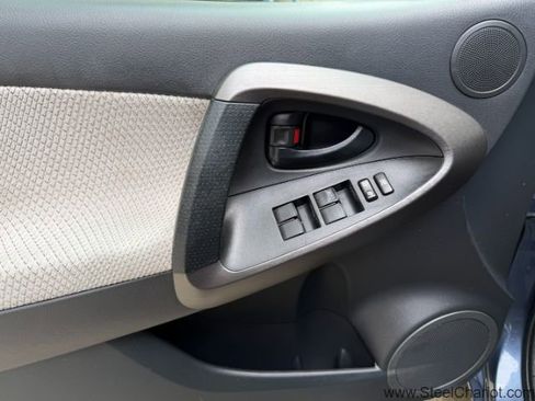 Used 2014 Toyota RAV4 EV image 27