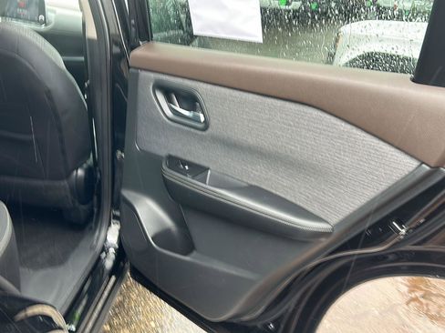 Used 2023 Nissan Rogue SV image 15