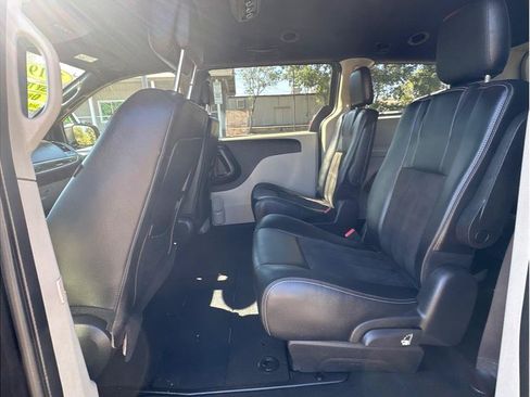 Used 2019 Dodge Grand Caravan SXT FWD image 13