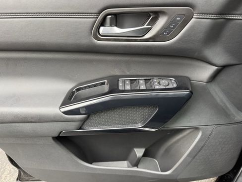 New 2026 Nissan Pathfinder Platinum AWD/4WD image 10
