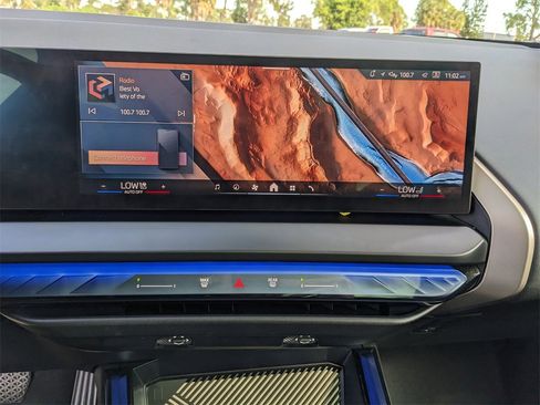 Used 2025 BMW X3 xDrive30i w/ Premium Package image 26