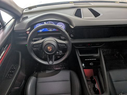 Used 2025 Porsche Macan Electric image 7