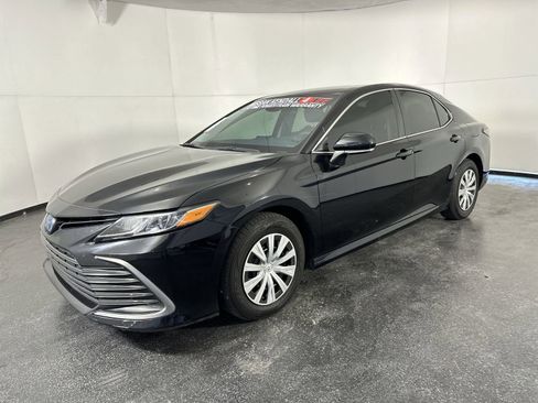 Used 2022 Toyota Camry LE image 4