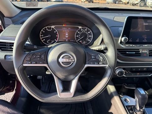 Used 2024 Nissan Altima 2.5 SV image 16