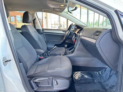 Used 2016 Volkswagen Golf S image 24