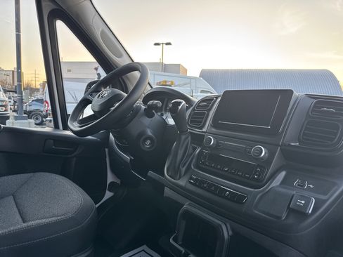 Used 2024 RAM ProMaster 2500 image 15