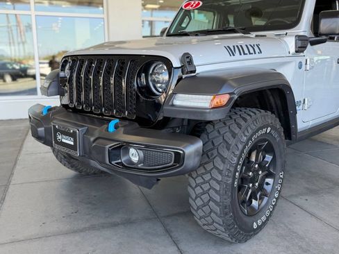 Used 2023 Jeep Wrangler Unlimited AWD/4WD image 3