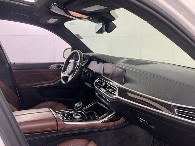 Used 2020 BMW X7 M50i w/ Dynamic Handling Package AWD/4WD image 26