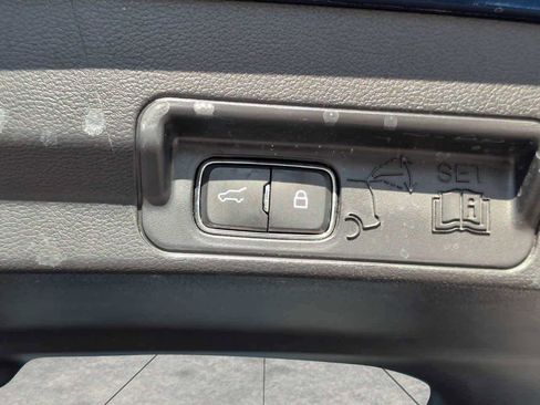 Used 2022 Ford Explorer XLT image 36