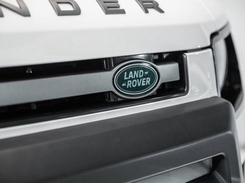 Used 2022 Land Rover Defender 110 X-Dynamic SE image 12