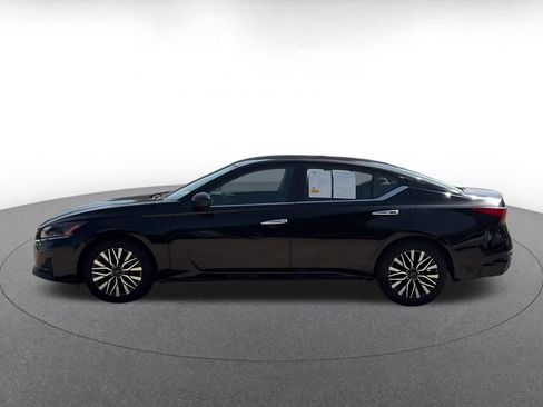 Used 2025 Nissan Altima 2.5 SV FWD image 8