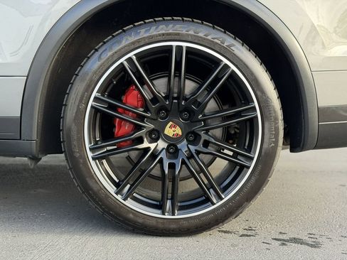 Used 2017 Porsche Cayenne Turbo image 18