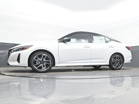 New 2025 Nissan Sentra SR w/ SR Premium Package image 25